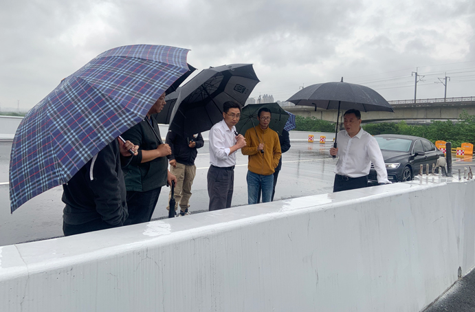 徐旭前往南昌縣河洲路項(xiàng)目、小藍(lán)大道快速化項(xiàng)目調(diào)研pg