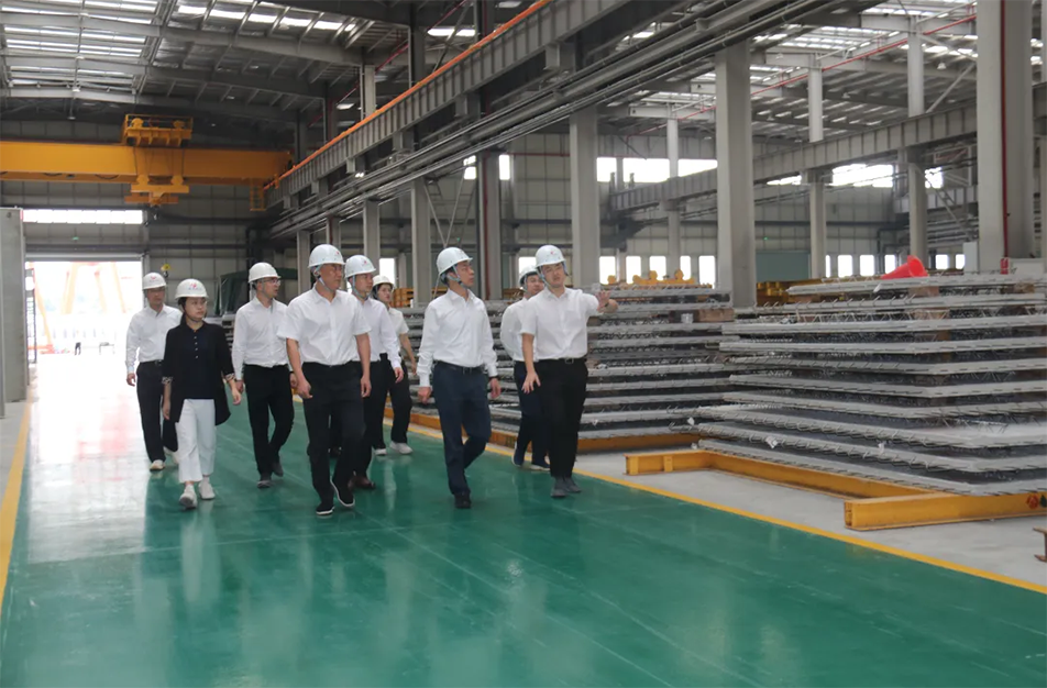 市政公用集團(tuán)黨委書記、董事長萬義輝到市政綠色建材科技產(chǎn)業(yè)園調(diào)研指導(dǎo)投產(chǎn)前工作 市政公用集團(tuán)黨委書記、董事長萬義輝到市政綠色建材科技產(chǎn)業(yè)園調(diào)研指導(dǎo)投產(chǎn)前工作